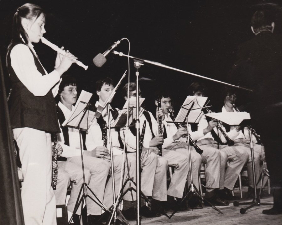 Dechový orchestr mladých při koncertu k desátému výročí v roce 1986