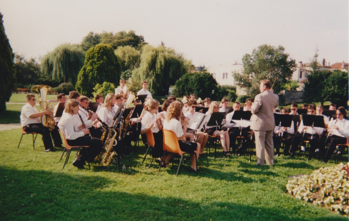 Dechový orchestr mladých ve francouzském Ruelle-sur-Touvre v roce 1997