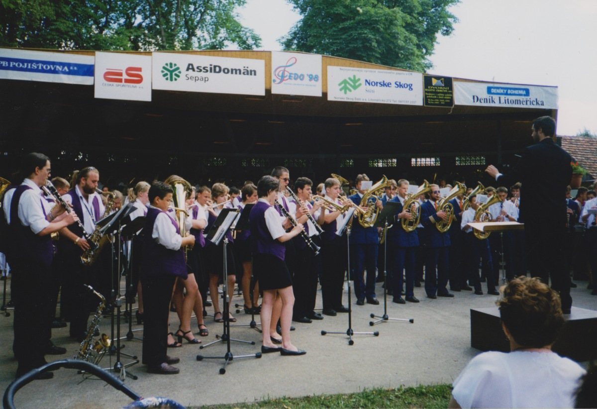 Dechový orchestr mladých na festivalu FEDO ve Štětí v roce 1998
