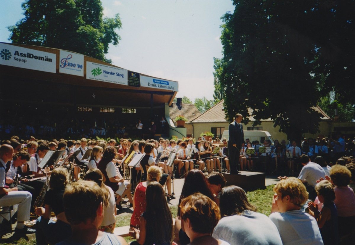 Dechové orchestry na festivalu FEDO ve Štětí v roce 1998
