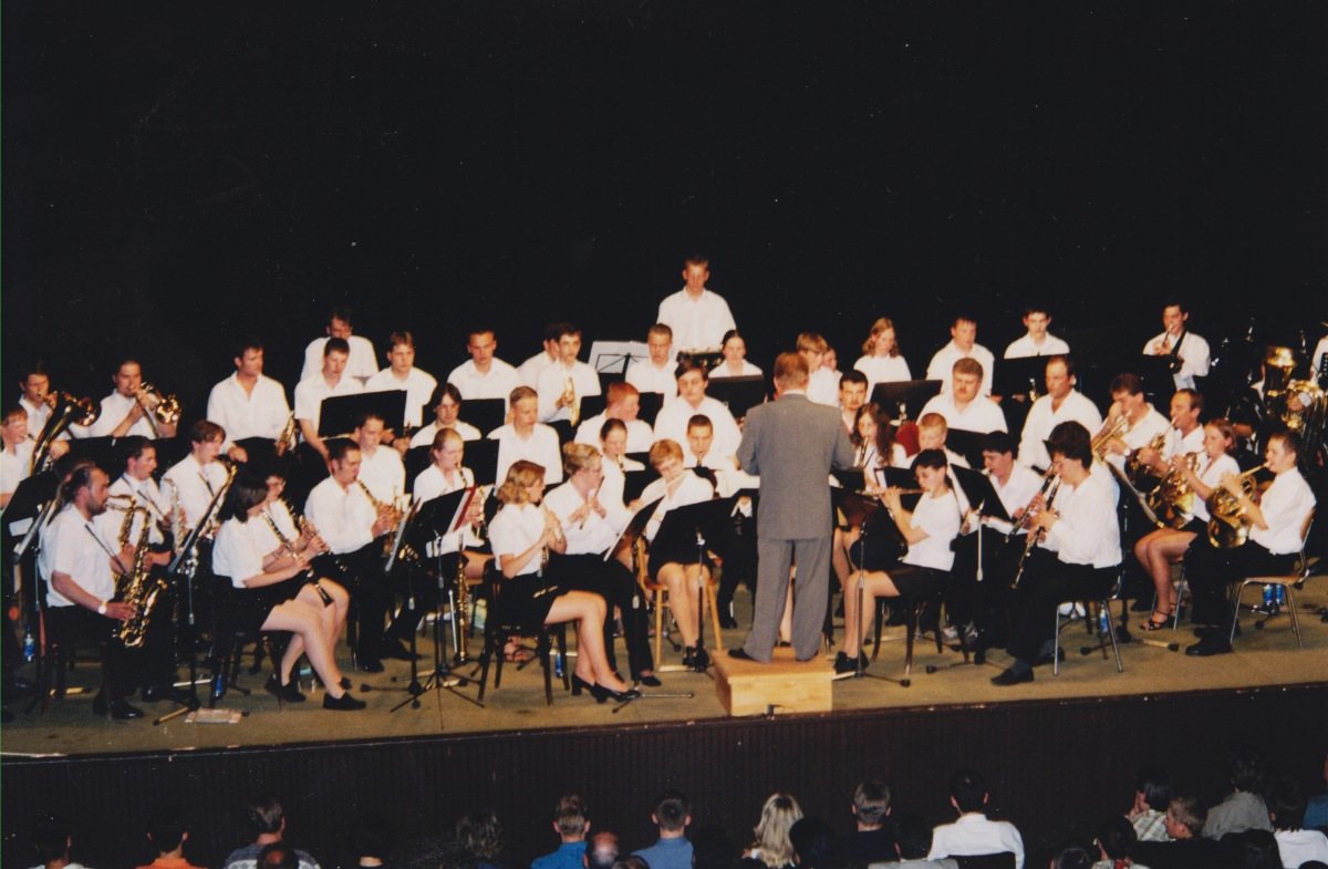 Dechový orchestr mladých při 25. výročí v roce 2001
