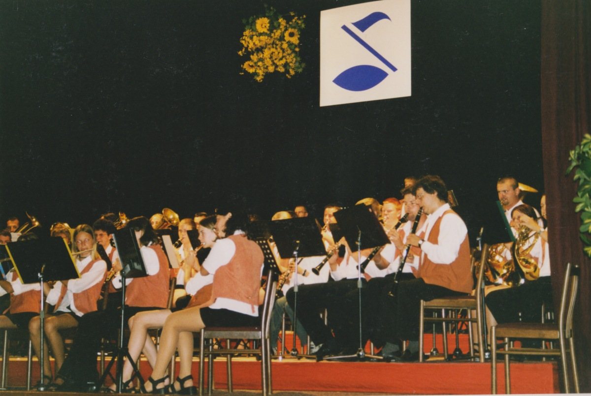 Dechový orchestr mladých na soutěži v Děčíně v roce 2003