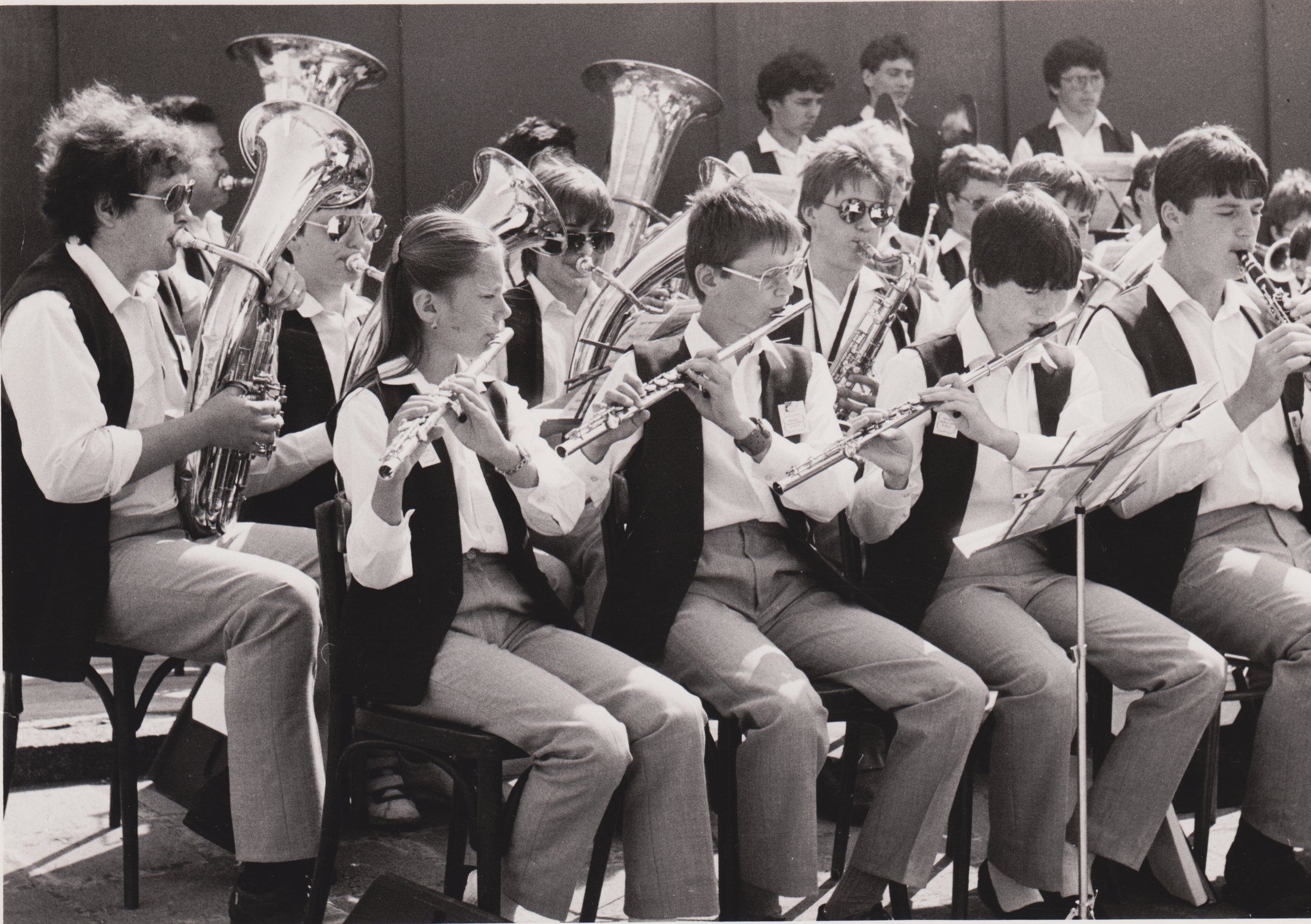 Mladí hudebníci při festivalovém vystoupení FEDO v roce 1986